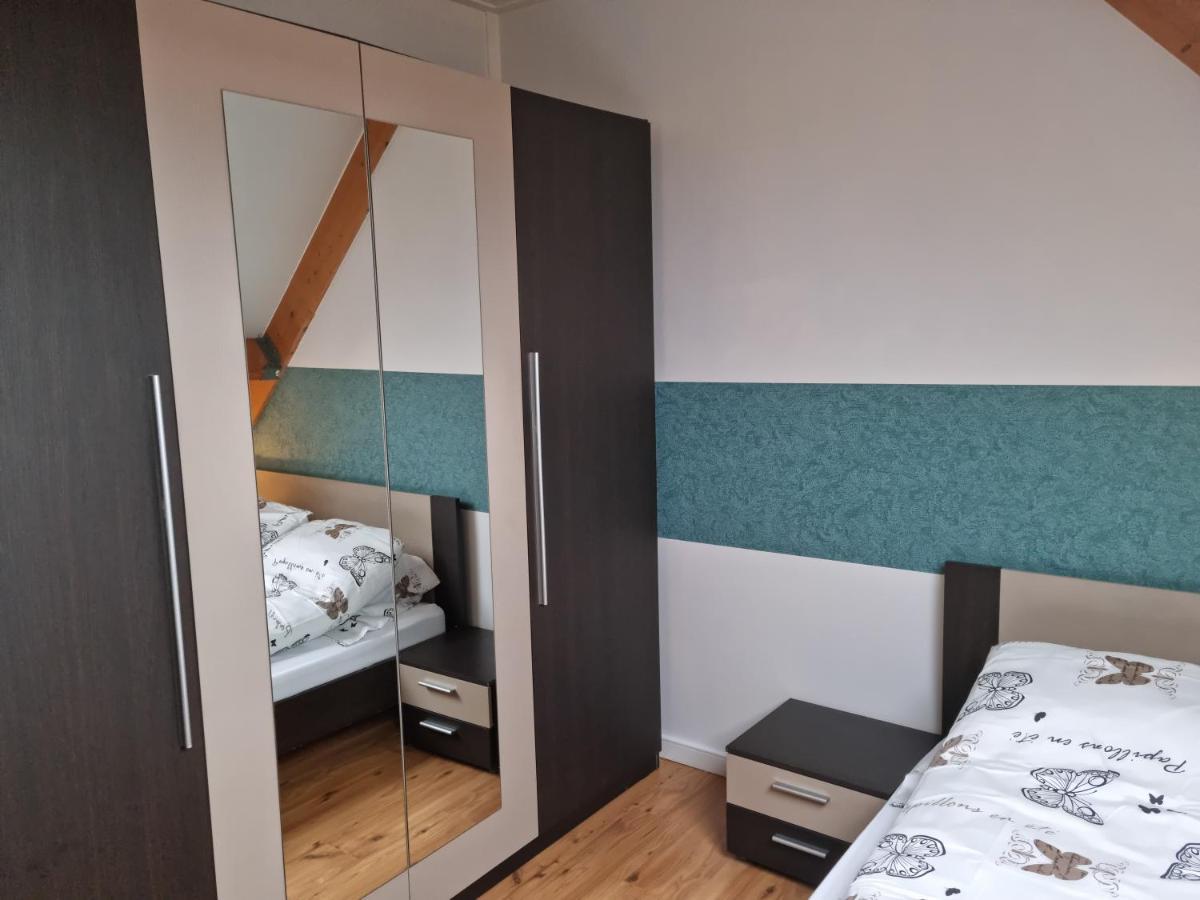 Apartament Mamert 尤斯托尼莫斯基 外观 照片
